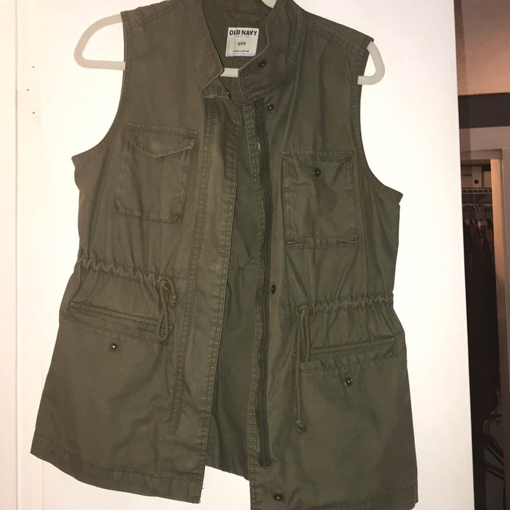 Hunter green utility vest